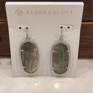 Kendra Scott - Elle Earrings - Rhodium with Black Mother of Pearl